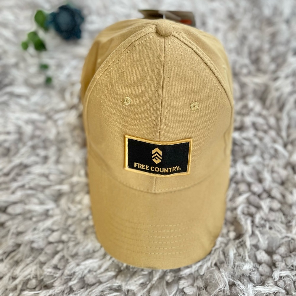 New with tags FREE COUNTRY HAT with Logo on front. Adjustable Velcro closure